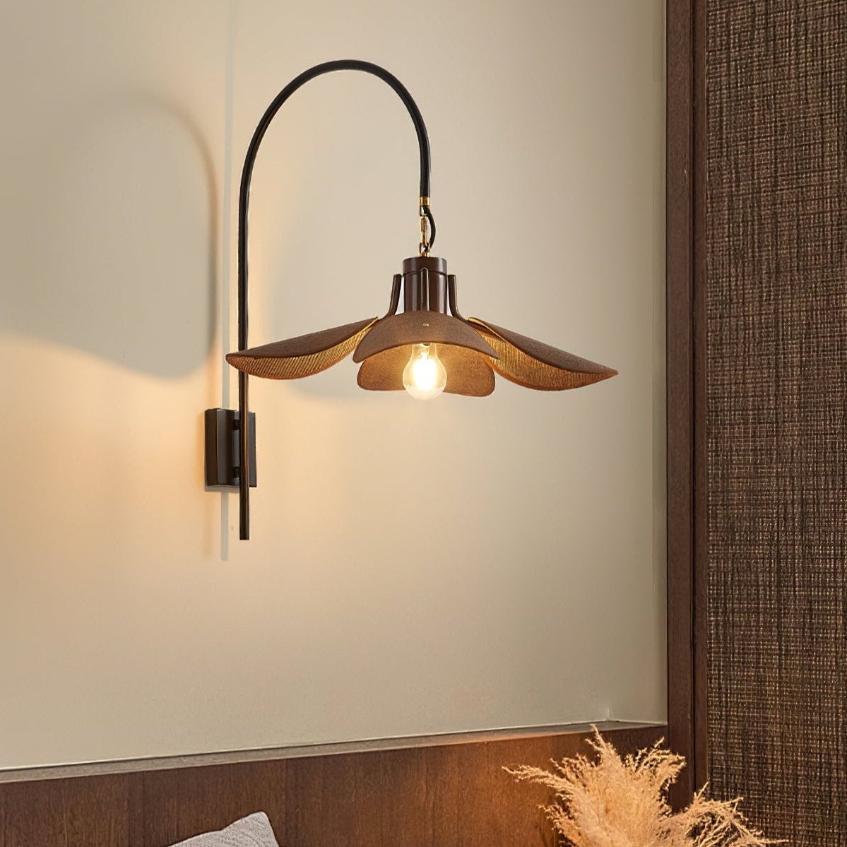 FloraLume – Bloemvorm Wandlamp voor Elegante Verlichting