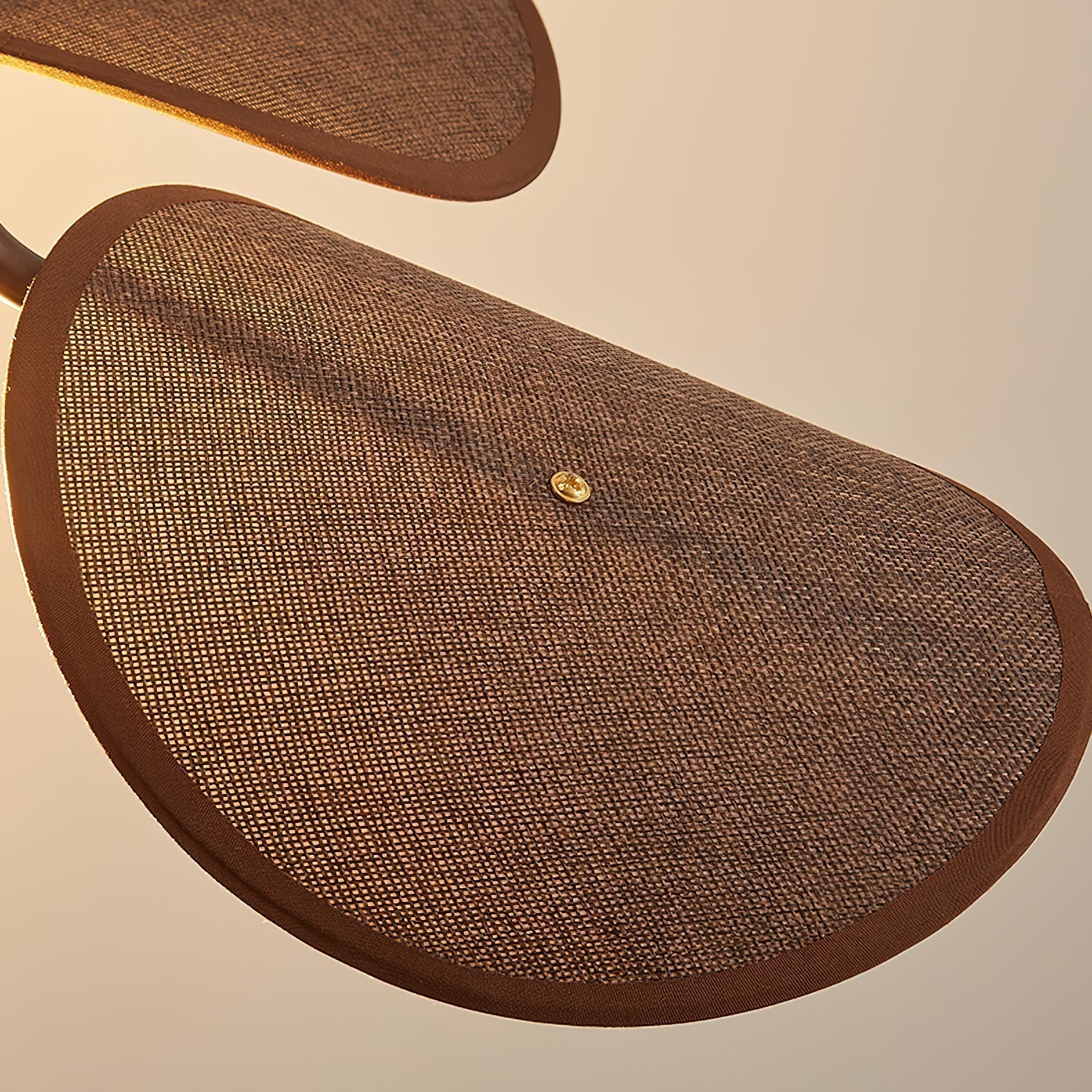 FloraLume – Lámpara de pared con forma de flor para iluminación elegante
