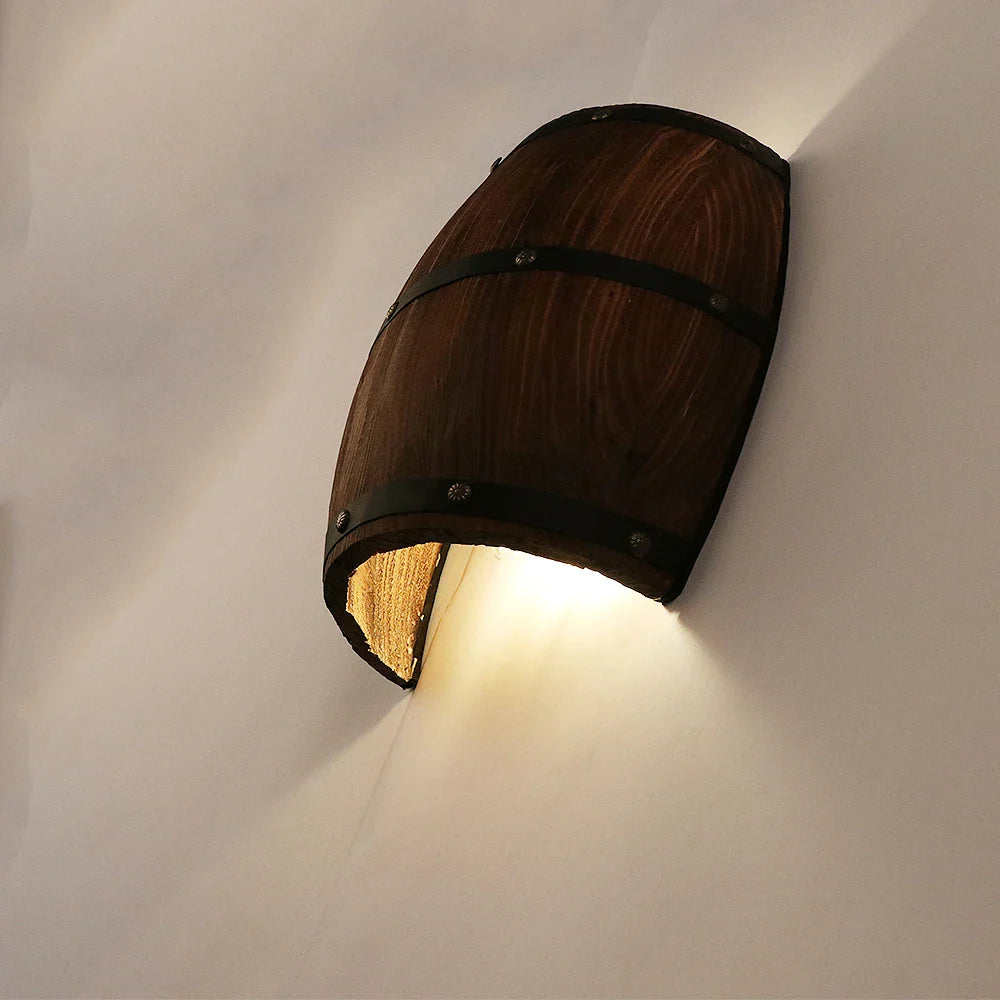RetroCask - Lampada da parete in legno | Design vintage a botte per un'illuminazione d'atmosfera