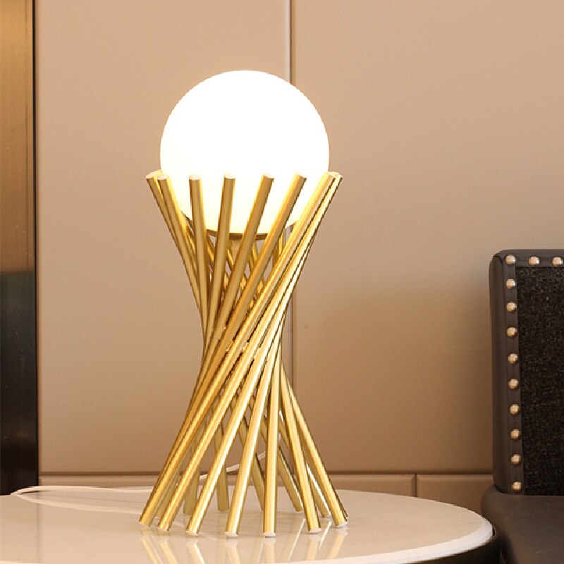 LumiGlobe - Moderne Gouden Tafellamp met LED Verlichting