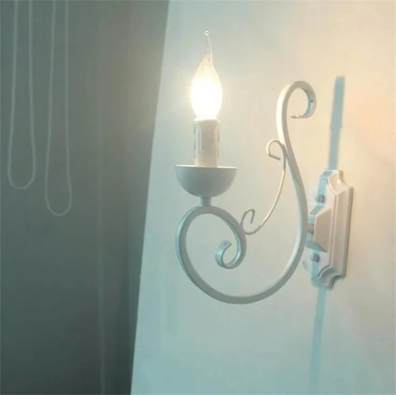 VintageGlow - Lámpara de Pared de Metal Blanco con Luz de Vela E14