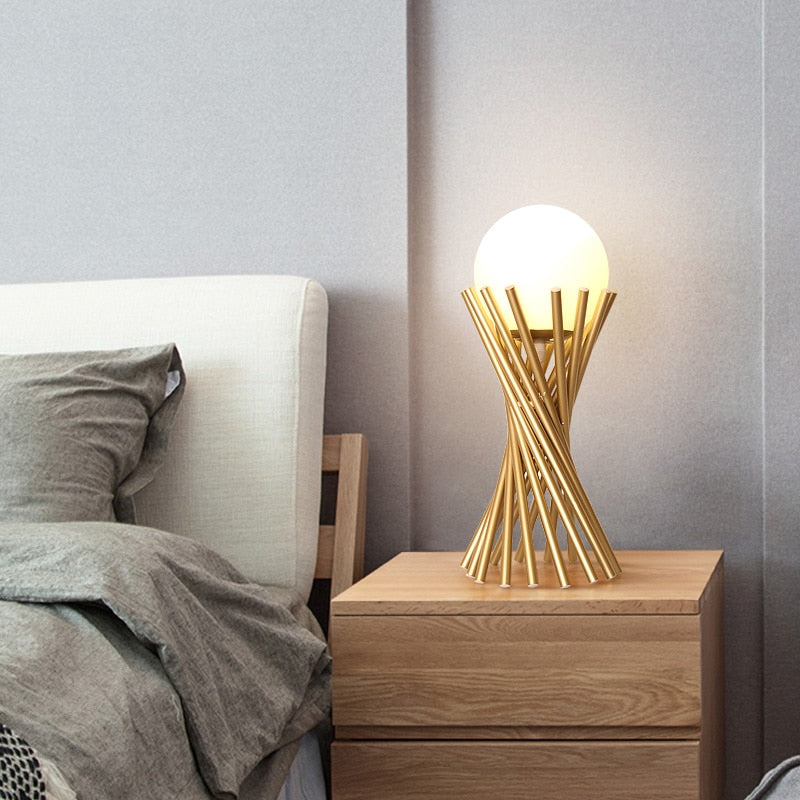 LumiGlobe - Moderne Gouden Tafellamp met LED Verlichting