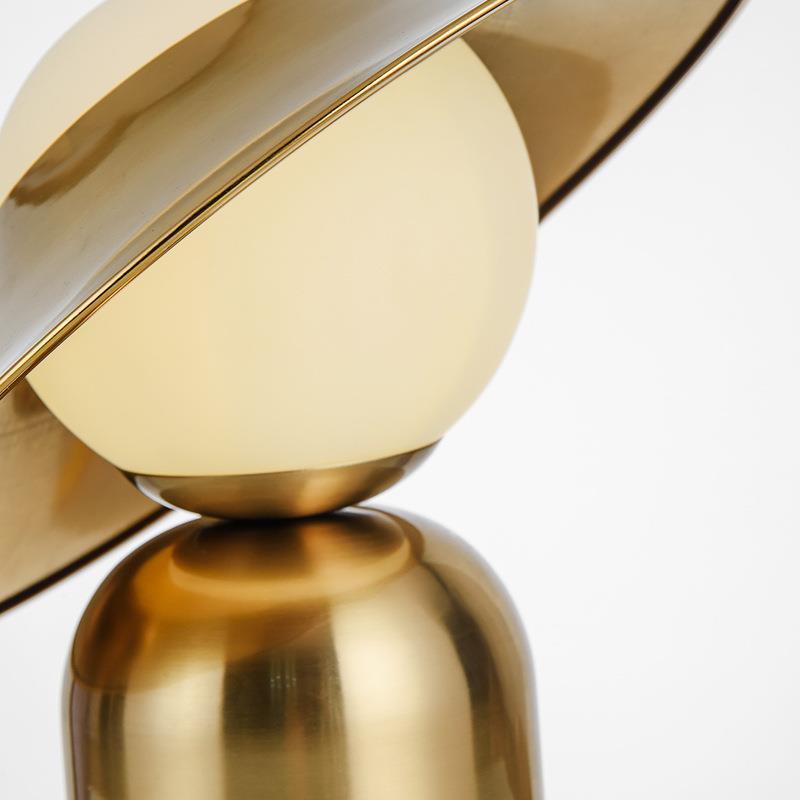 LuxeLume - Gouden Tafellamp met LED Verlichting