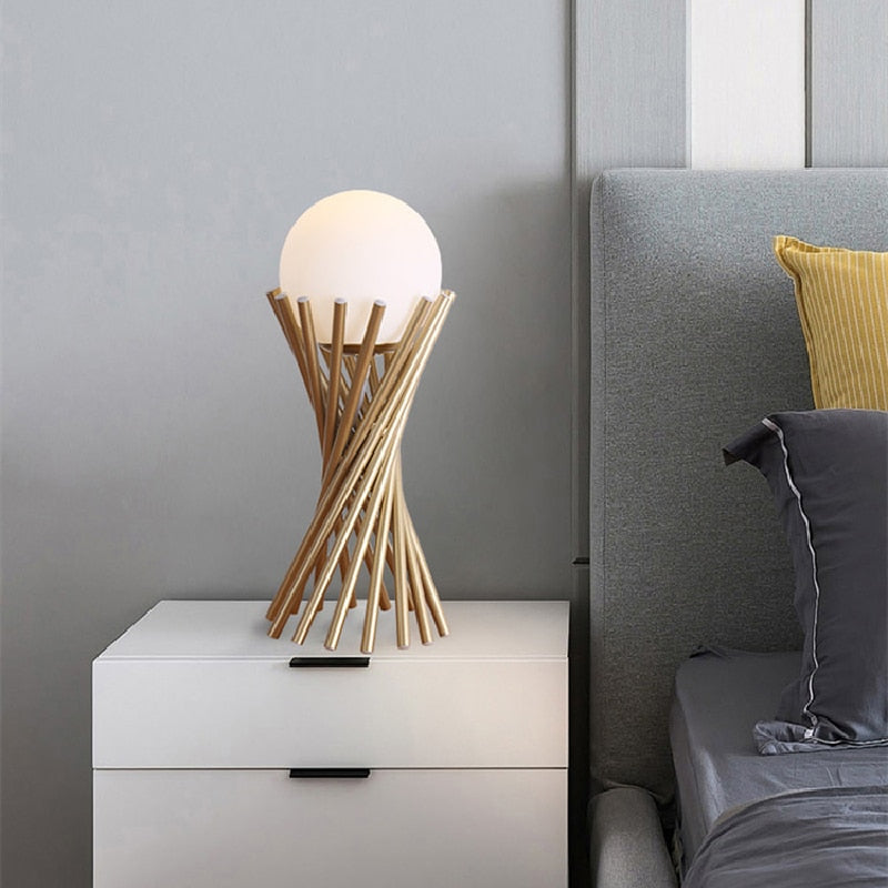 LumiGlobe - Moderne Gouden Tafellamp met LED Verlichting