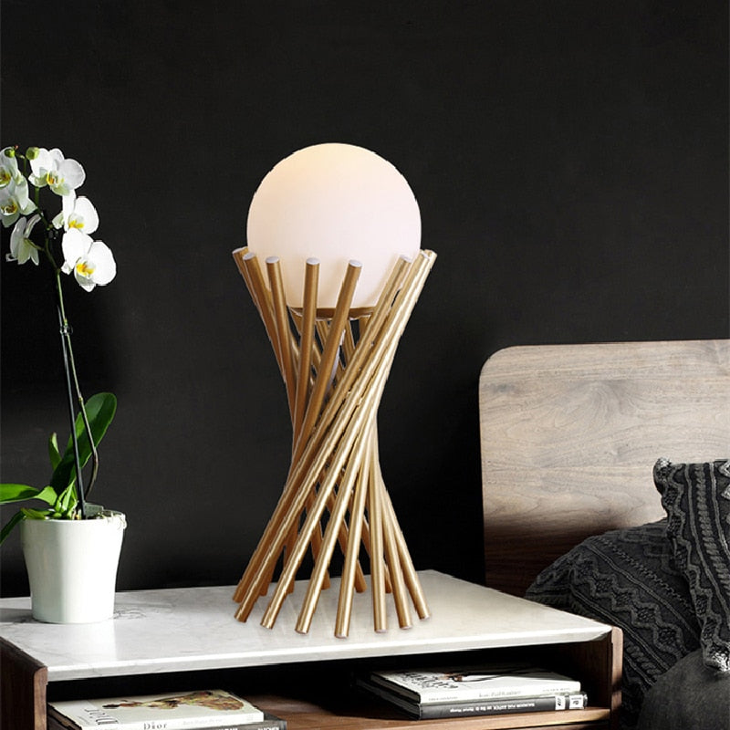 LumiGlobe - Moderne Gouden Tafellamp met LED Verlichting