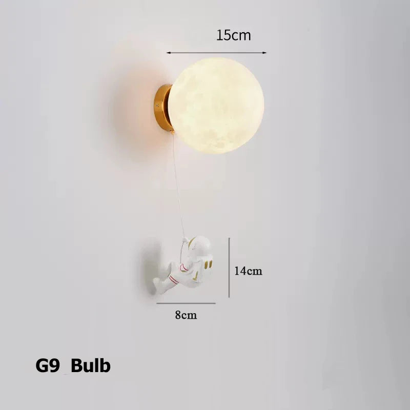 LunarGlow - Astronaut Wandlamp met Maanvormig Licht