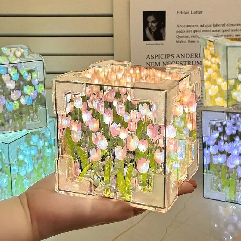 MirrorBloom - DIY Spiegelkubus Lamp met Tulpenontwerp