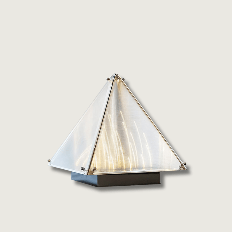 FragmentGlow - Moderne Tafellamp met Triangulair Ontwerp