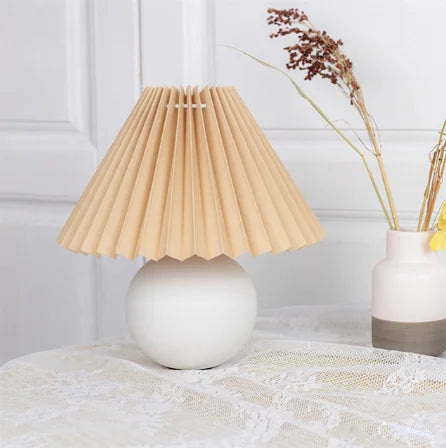 ClassicGlow - Vintage Tafellamp met Geplooide Lampenkap