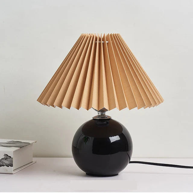 ClassicGlow - Vintage Tafellamp met Geplooide Lampenkap