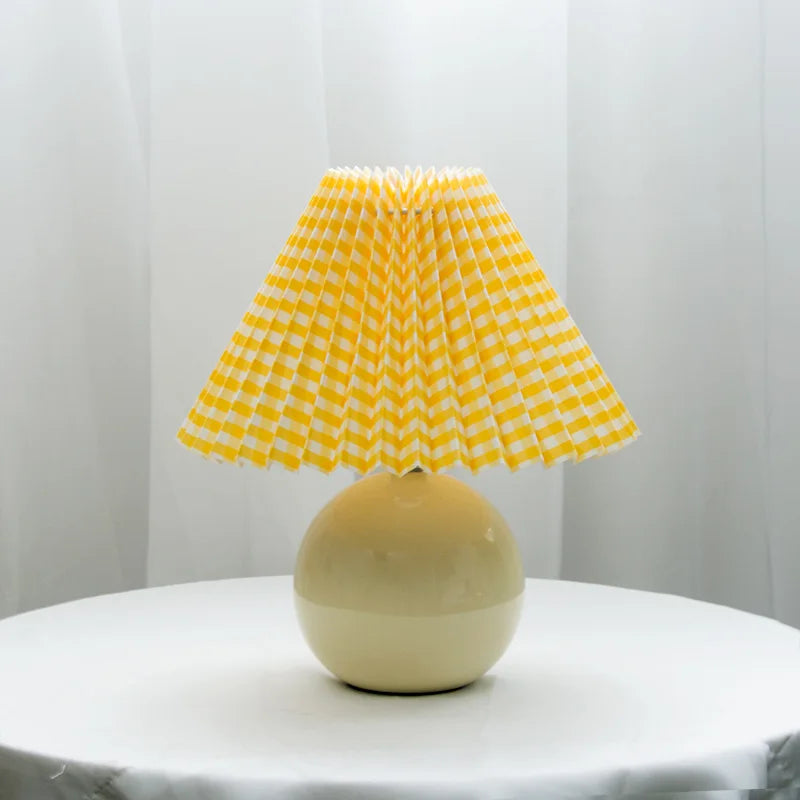 ClassicGlow - Vintage Tafellamp met Geplooide Lampenkap
