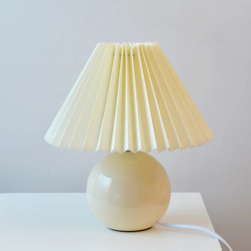 ClassicGlow - Vintage Tafellamp met Geplooide Lampenkap