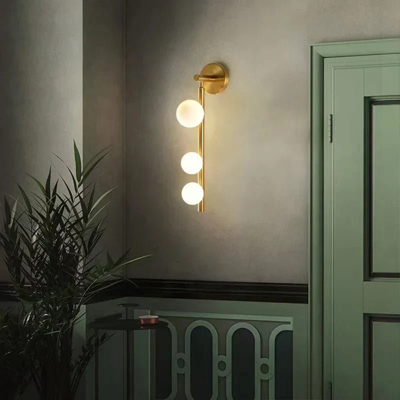 GoldenSphere - Lámpara de pared dorada moderna con esferas de vidrio