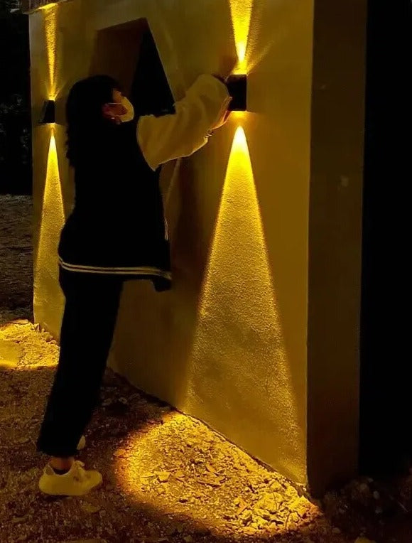 FenceGleam - Iluminación LED para Cercas de Jardín