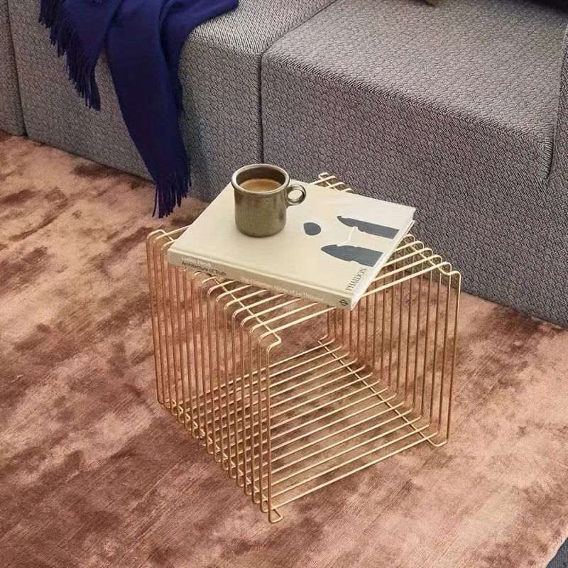 GeoShelf - Minimalistische Geometrische Metalen Boekenplank en Bijzettafel voor Diverse Kamertypes
