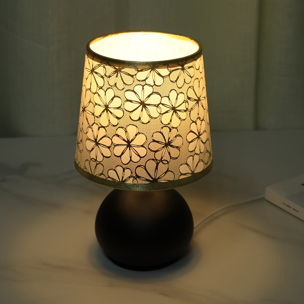 RetroLamp - Lámpara de mesa moderna escandinava de tela con base metálica USB