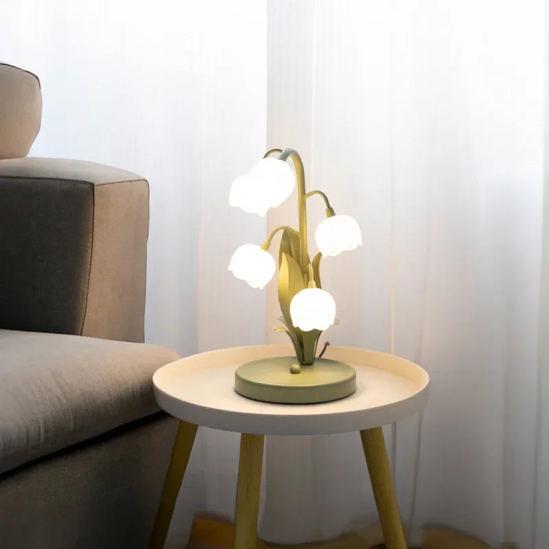 LumeBlossom – LED Tafellamp in Bloemvorm met Scandinavisch Design