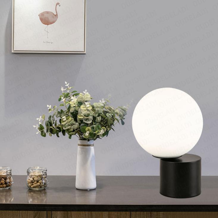 GlassGlow – Glazen Bol Tafellamp met LED Verlichting in Modern Design | Nachtlampje