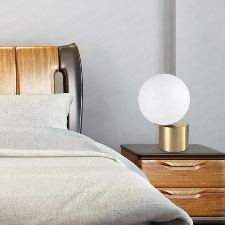GlassGlow – Glazen Bol Tafellamp met LED Verlichting in Modern Design | Nachtlampje