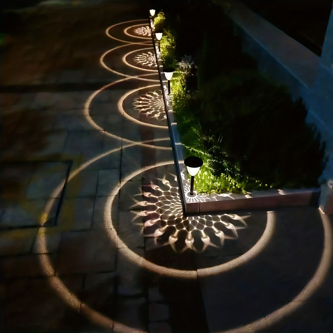 SolarGlow - 4 Pezzi Lampade Solari da Giardino con 7 Cambi di Colore per Esterni