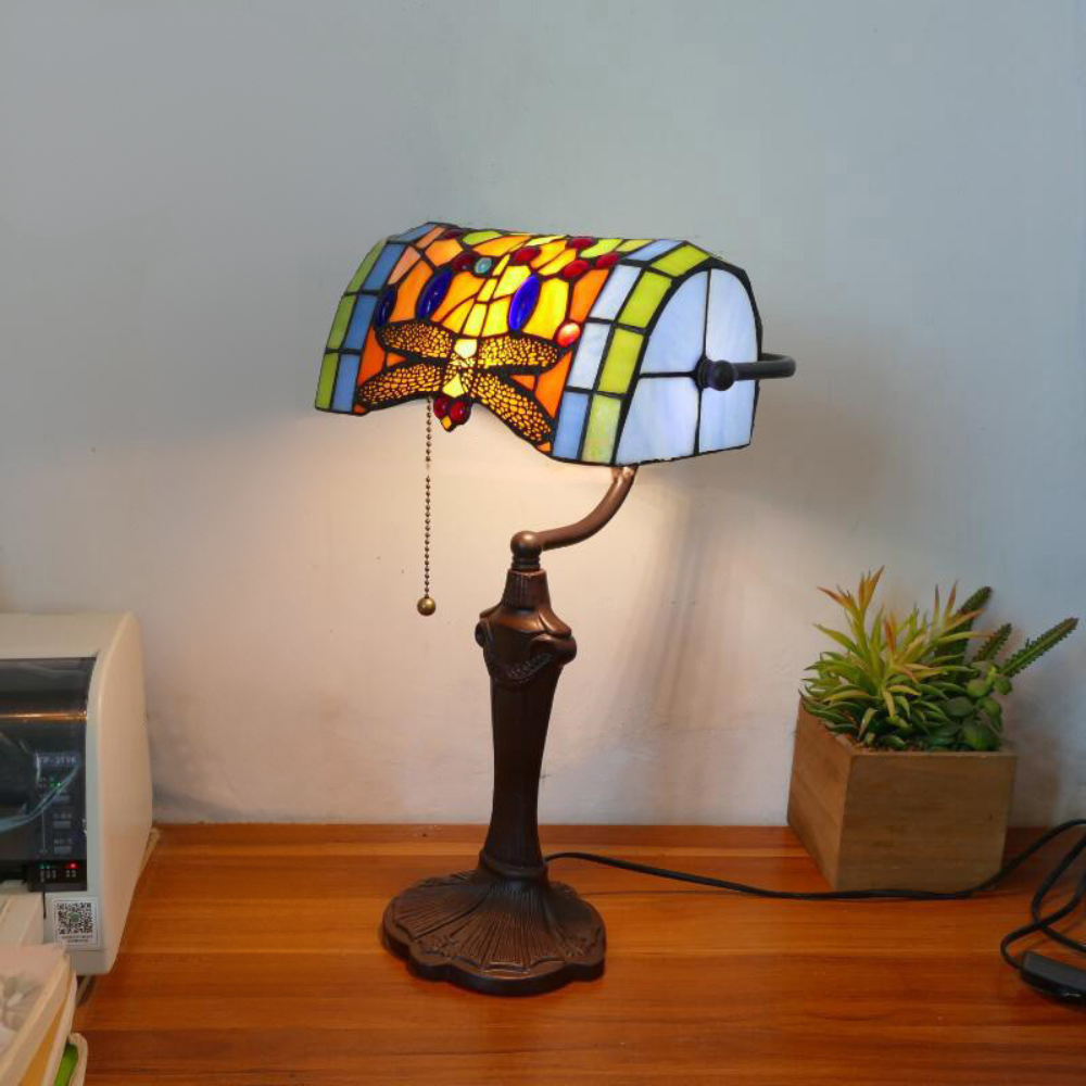 TiffanyBanker - Handgesneden Witte Bankierslamp met Vlinderpatroon
