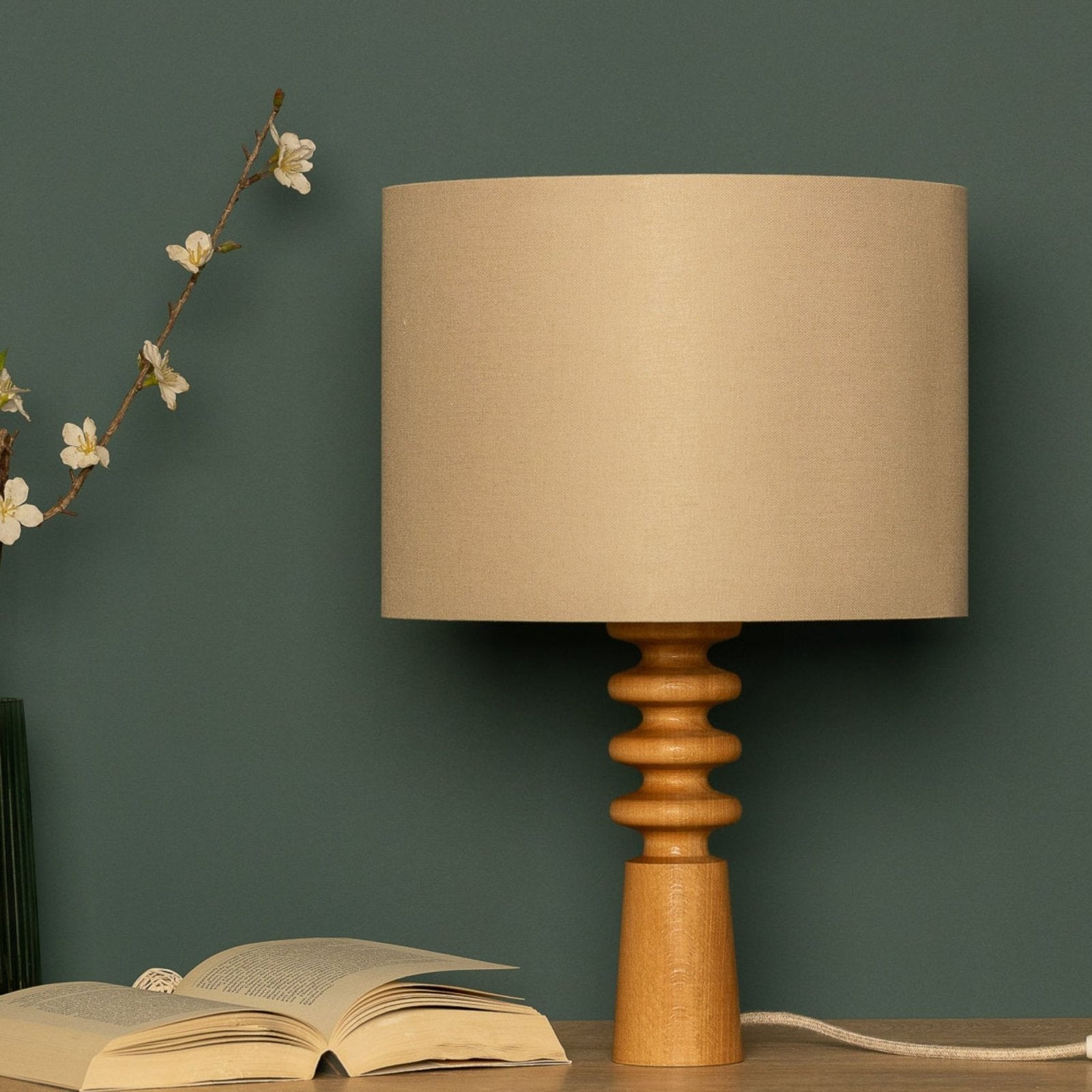 NordicGlow - Scandinavische Houten Tafellamp – Minimalistische Nachtlamp met Stoffen Kap