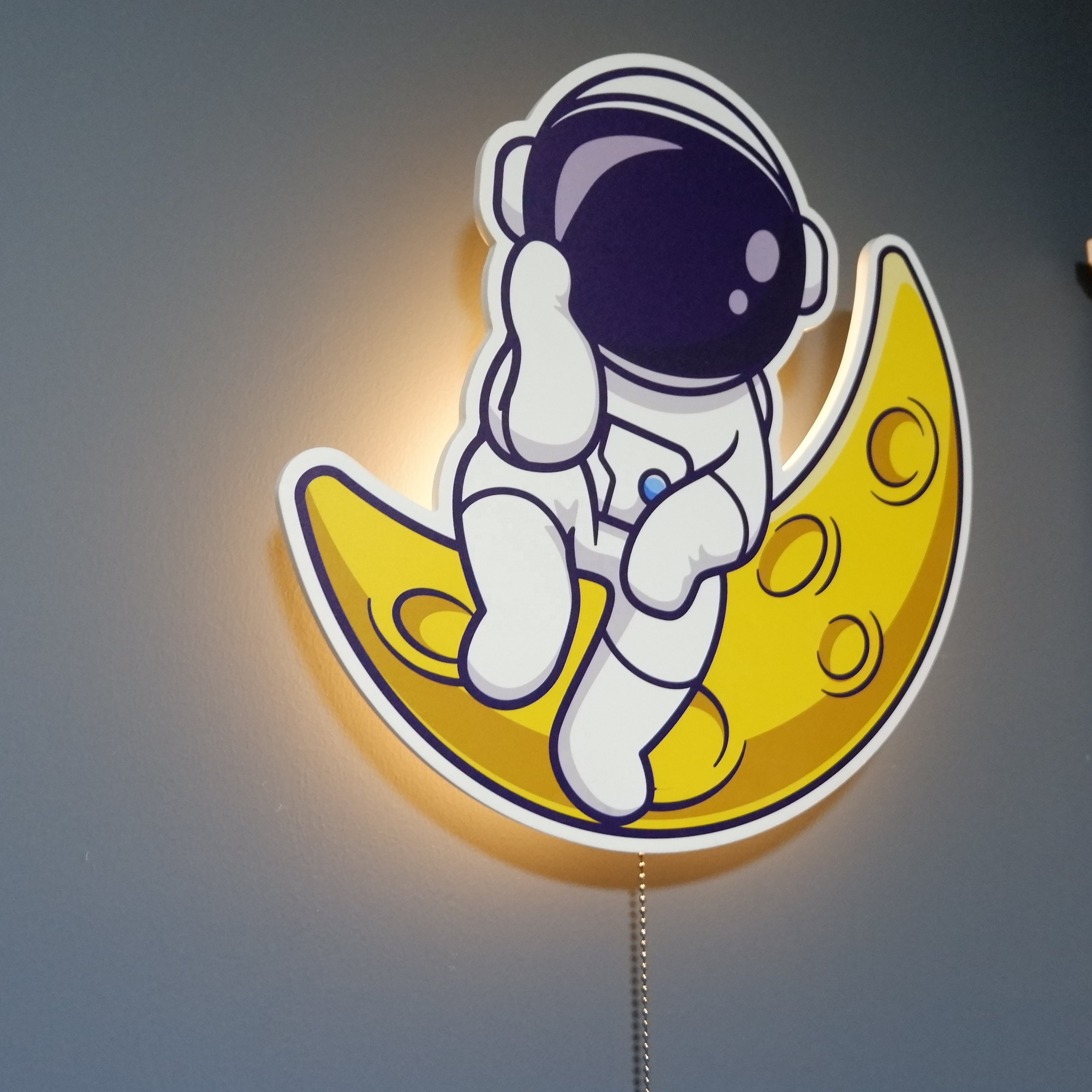 GalaxyGlow – Astronaut Wandlamp voor Kinderkamers